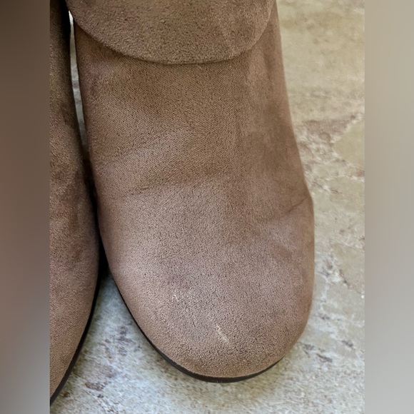 Aerosoles tan ankle booties. EUC size 7.5 - Picture 7 of 7